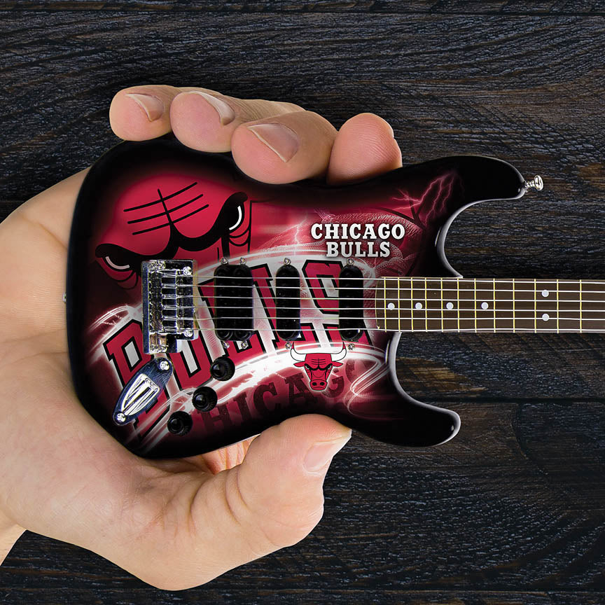 Chicago Bulls 10“ Collectible Mini Guitar - sample page 1