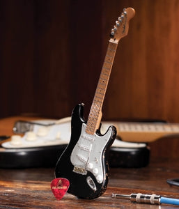 Fender(TM) Stratocaster(TM) - Black Vintage Distressed